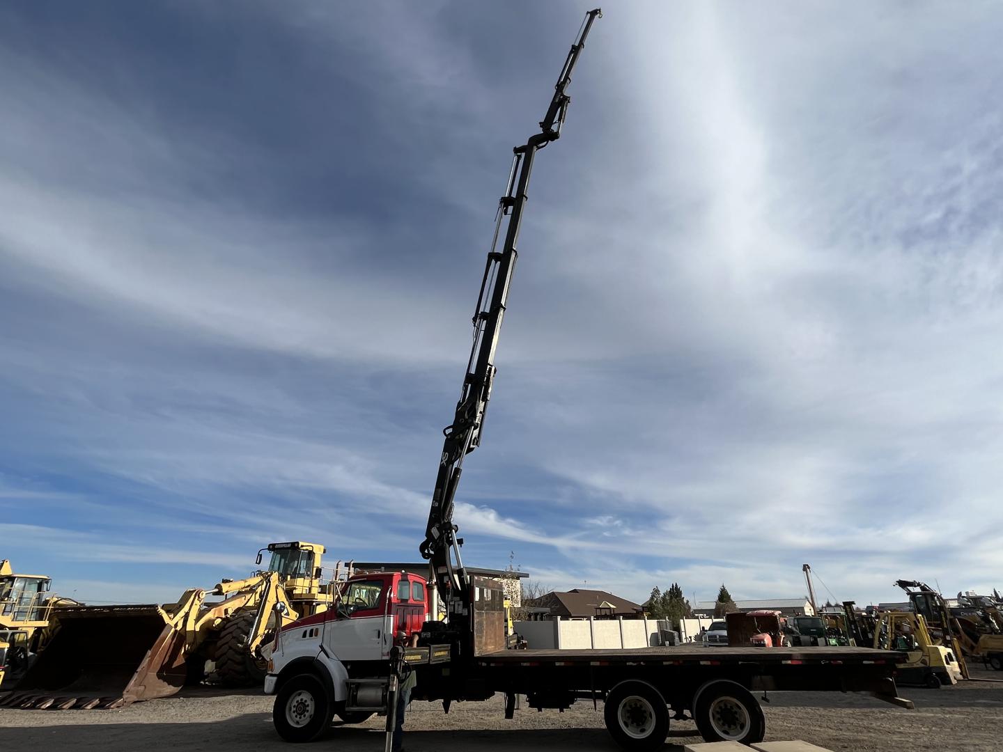 CAMION STERLING LT9500 CON GRUA HIAB 288E-4 HIPRO